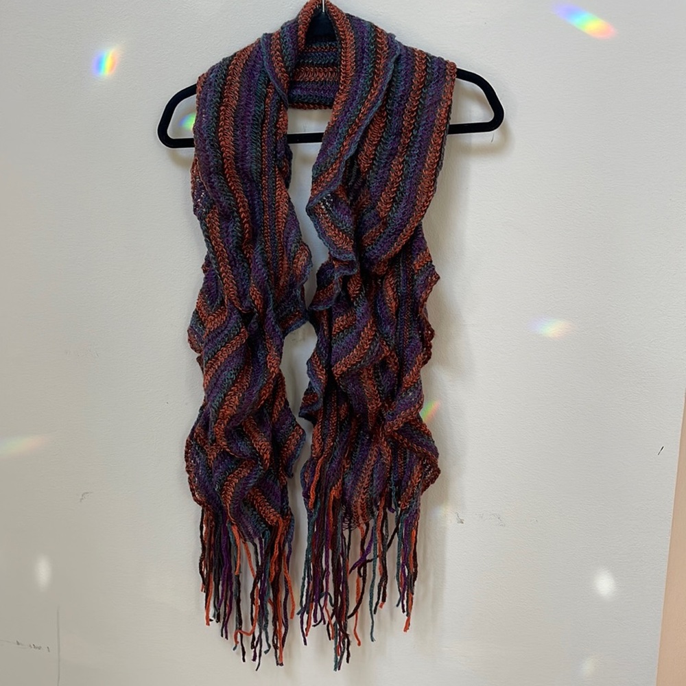 Lightweight scarf with elastic for ruffles